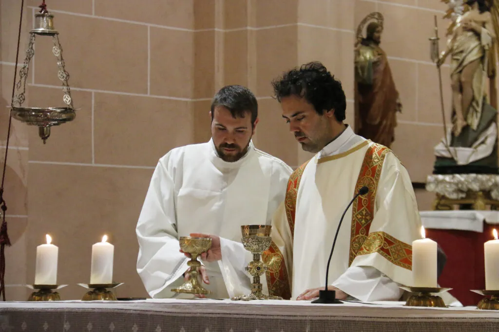 Foto 2 - Cantalapiedra se prepara para celebrarlo: Mario Cabrera recibir&aacute; la ordenaci&oacute;n diaconal este domingo en la Catedral Vieja
