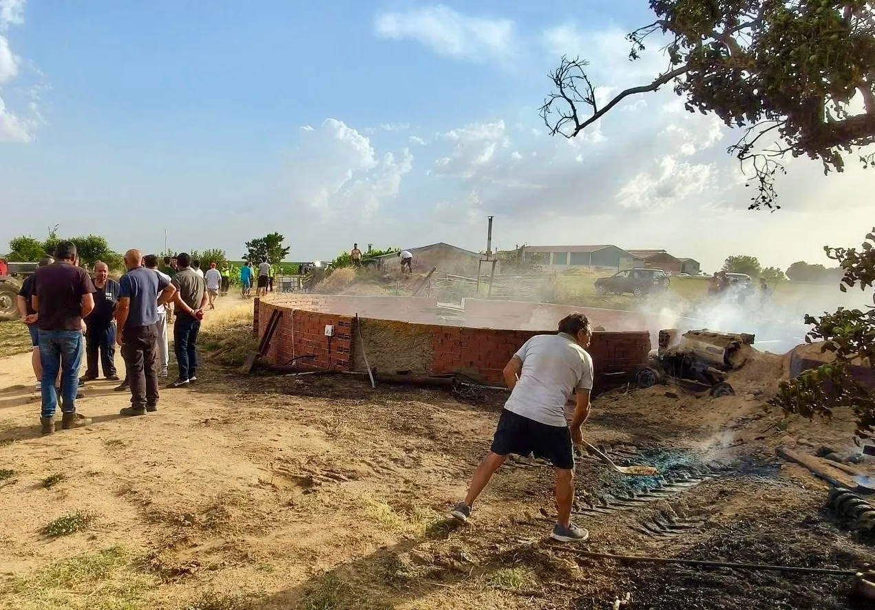 Foto 4 - La r&aacute;pida intervenci&oacute;n de los vecinos, clave para extinguir un alarmante fuego en Villoria