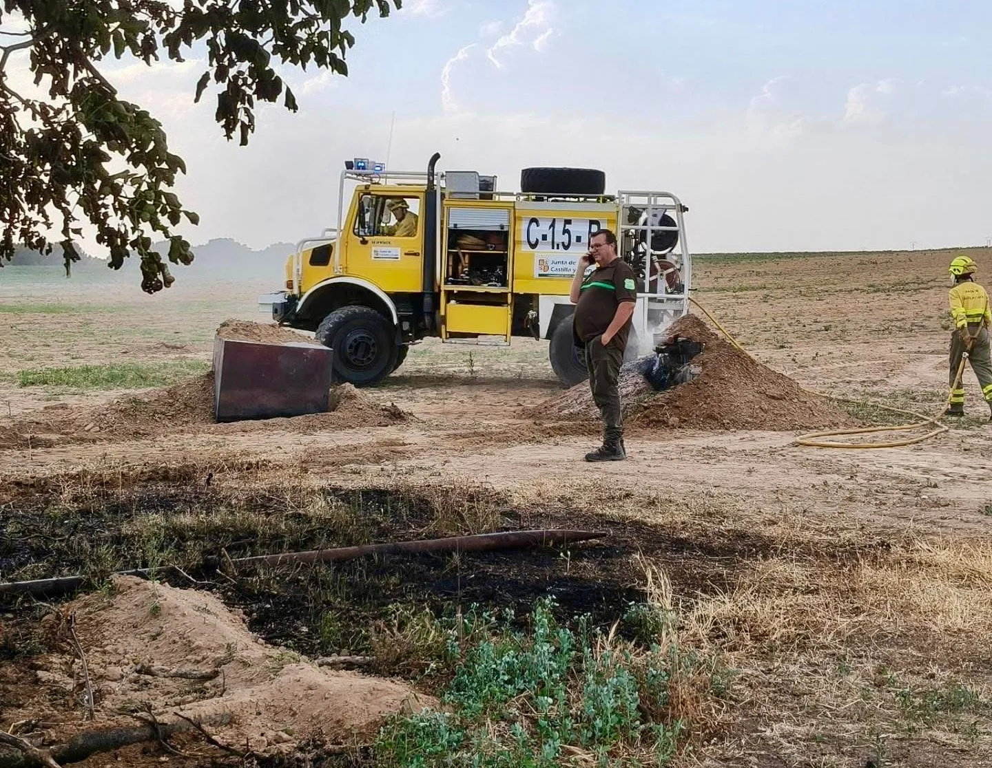 Foto 2 - La r&aacute;pida intervenci&oacute;n de los vecinos, clave para extinguir un alarmante fuego en Villoria
