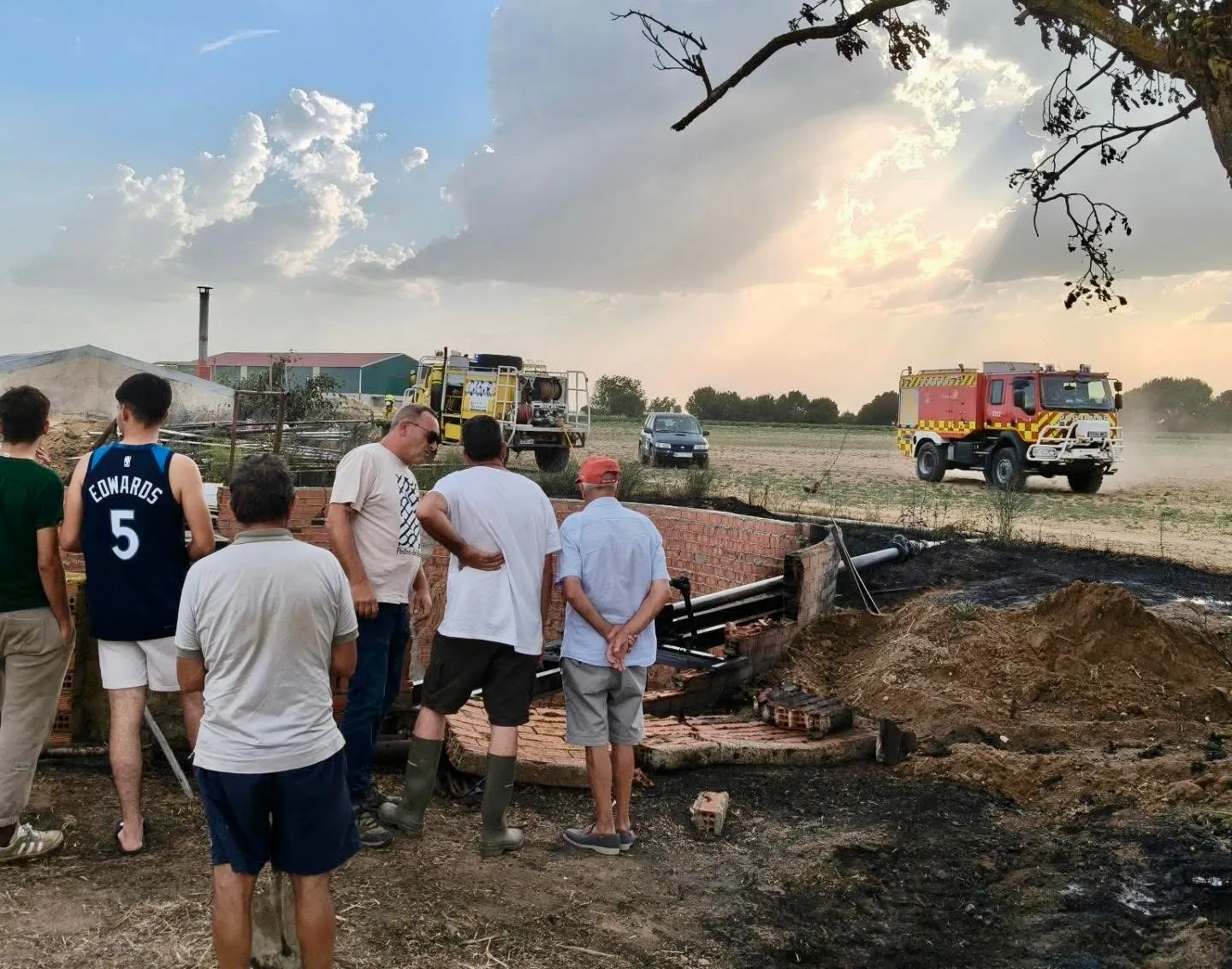 Foto 3 - La r&aacute;pida intervenci&oacute;n de los vecinos, clave para extinguir un alarmante fuego en Villoria