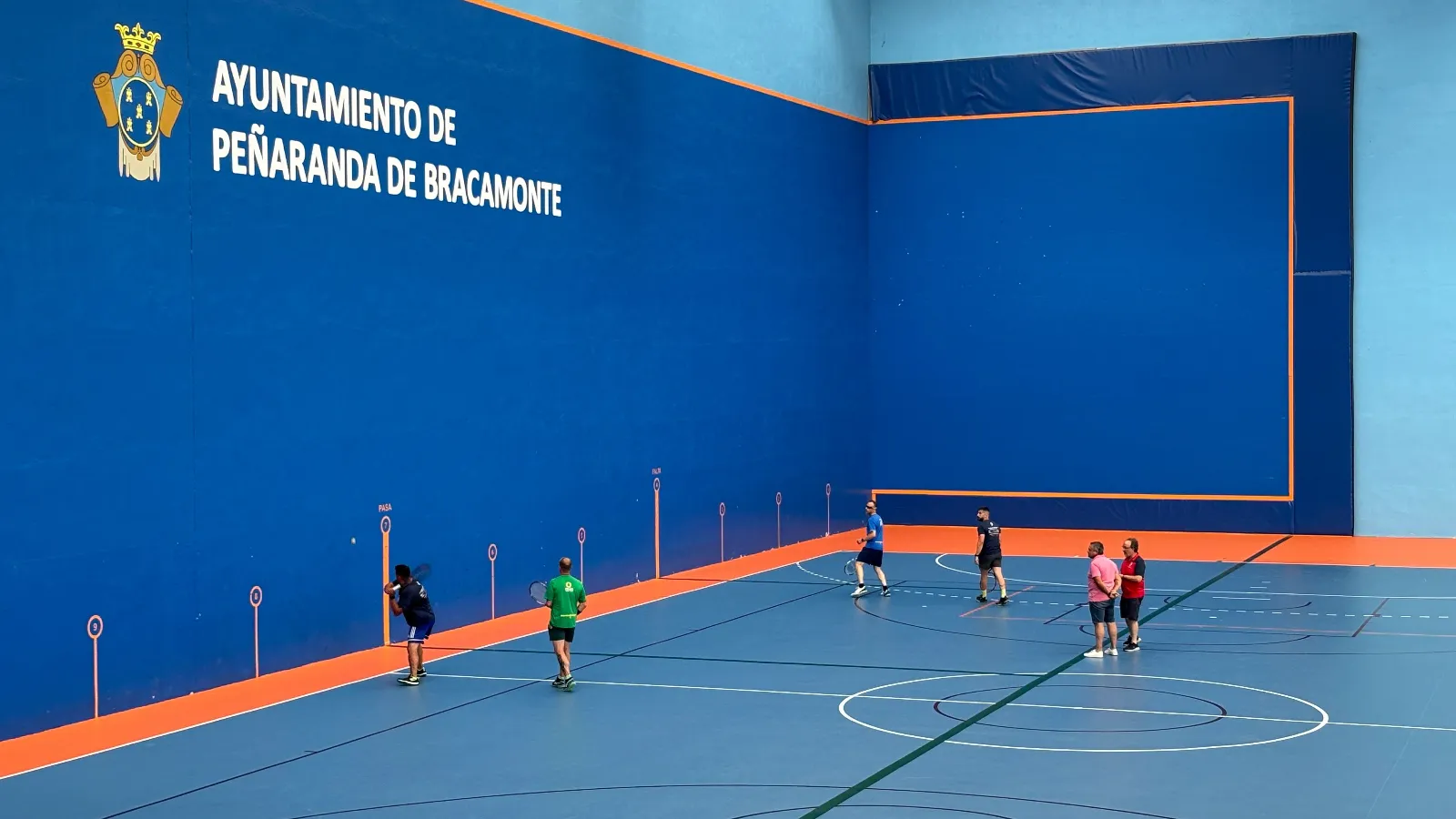 Foto 9 - Pe&ntilde;aranda vive una competida final del Trofeo Diputaci&oacute;n de Frontenis, con el brillante equipo local como subcampe&oacute;n
