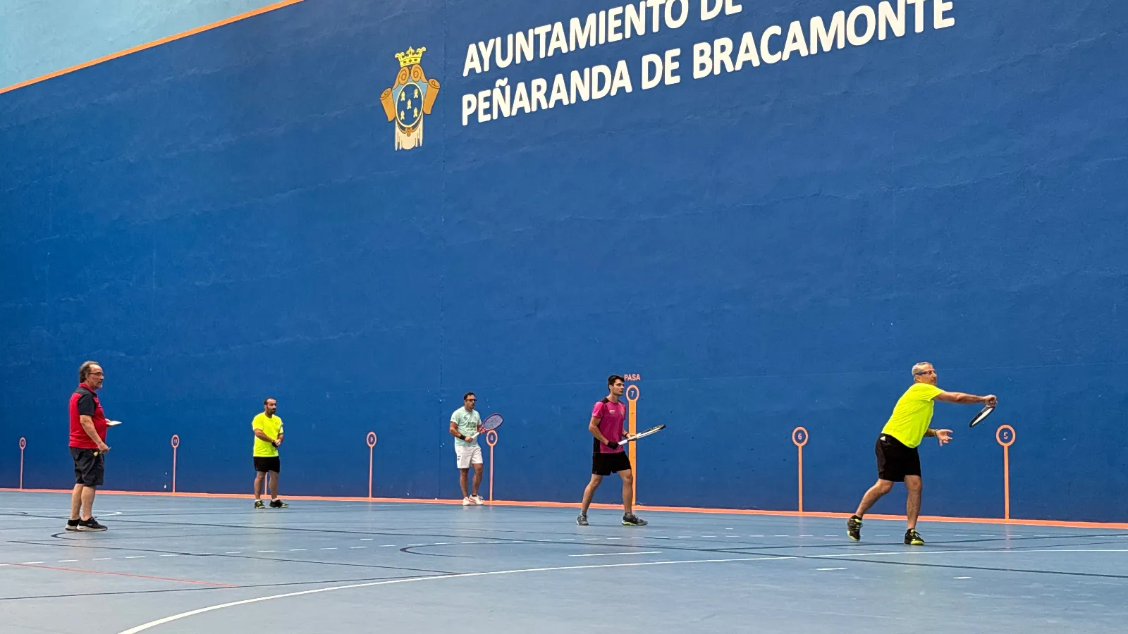 Foto 5 - Pe&ntilde;aranda vive una competida final del Trofeo Diputaci&oacute;n de Frontenis, con el brillante equipo local como subcampe&oacute;n