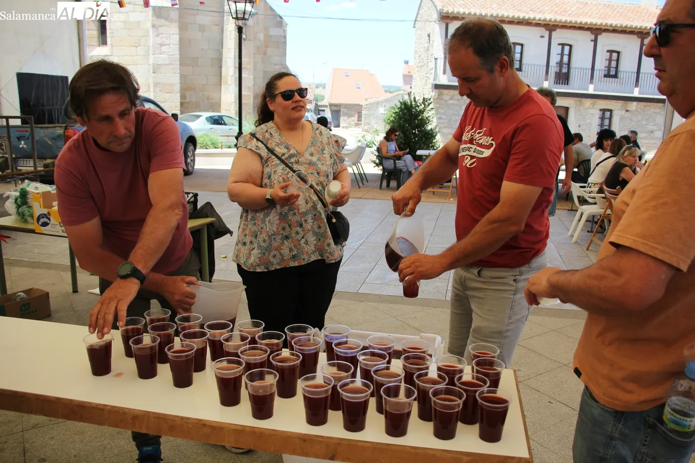 Arroz con cangrejos para despedir las fiestas del Corpus / CORRAL