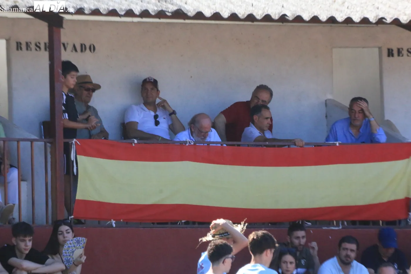 Capea del sábado de Corpus con un desternillante Gran Prix de peñas / CORRAL 