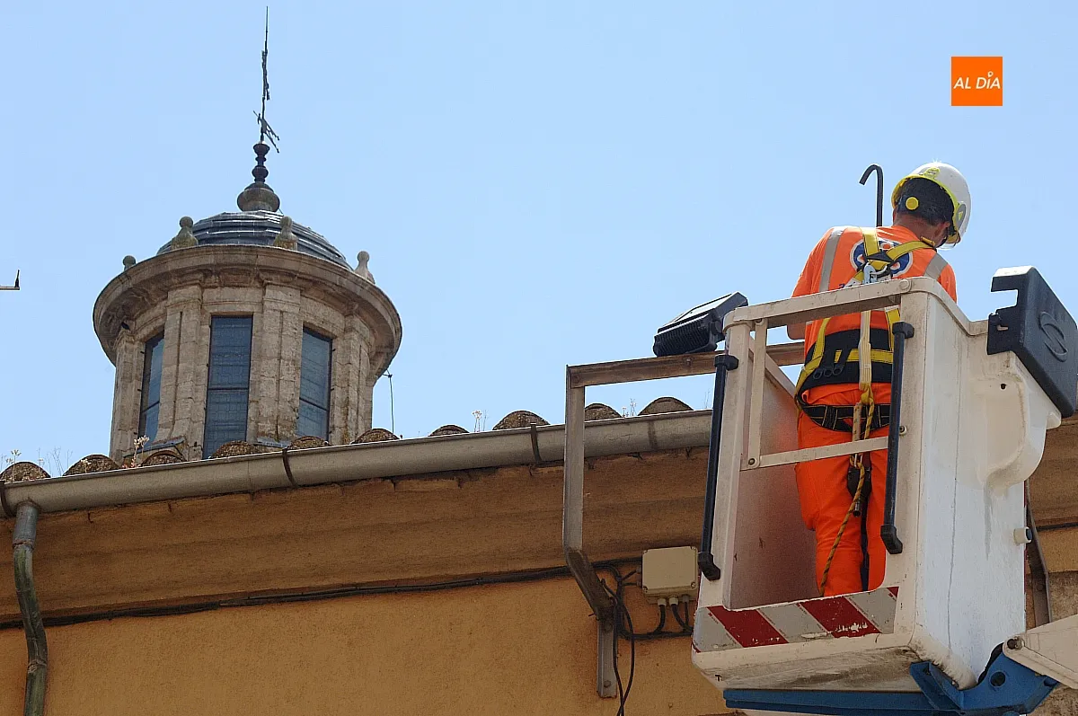 Foto 5 - Comienzan las obras de renovaci&oacute;n del alumbrado en la Catedral y Cerralbo 