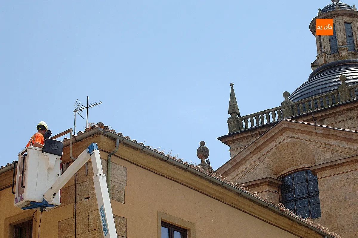 Foto 6 - Comienzan las obras de renovaci&oacute;n del alumbrado en la Catedral y Cerralbo 