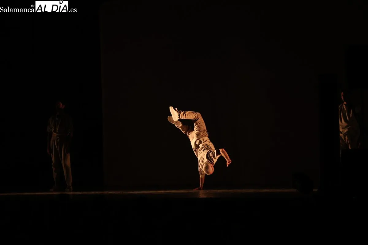 Las compañías vascas Logela y Circle of Trust han clausurado la última edición del Festival Fácyl en Salamanca. Foto de David Sañudo