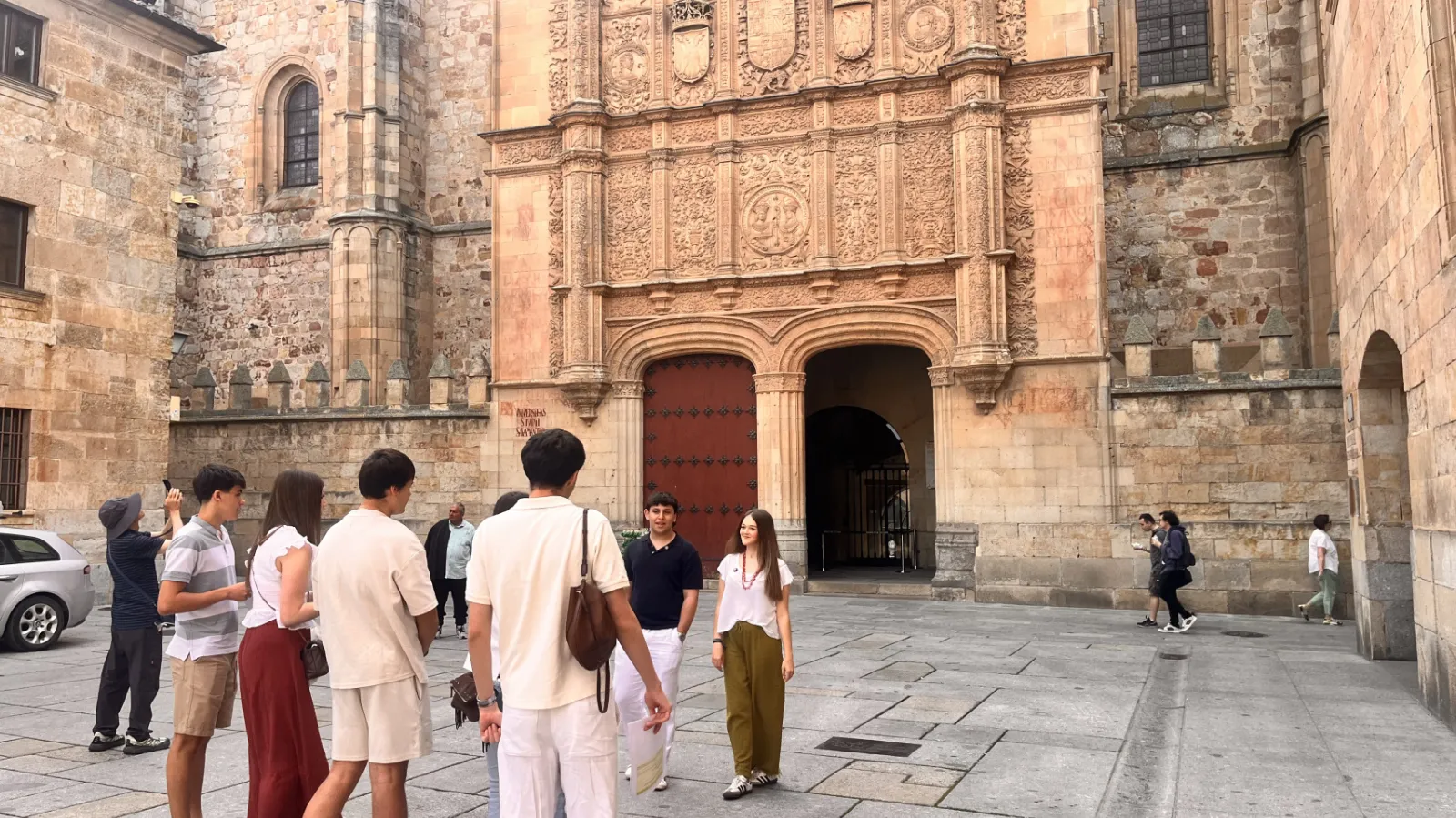 Alumnos de La Fuente de San Esteban elaboran un cortometraje inspirado en el legado de la Escuela de Salamanca. Fotos: USAL