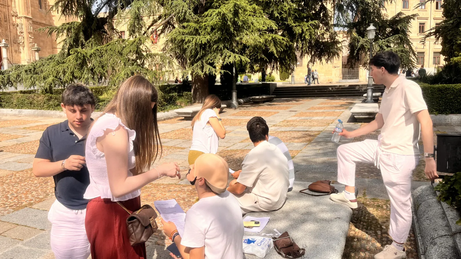 Alumnos de La Fuente de San Esteban elaboran un cortometraje inspirado en el legado de la Escuela de Salamanca. Fotos: USAL