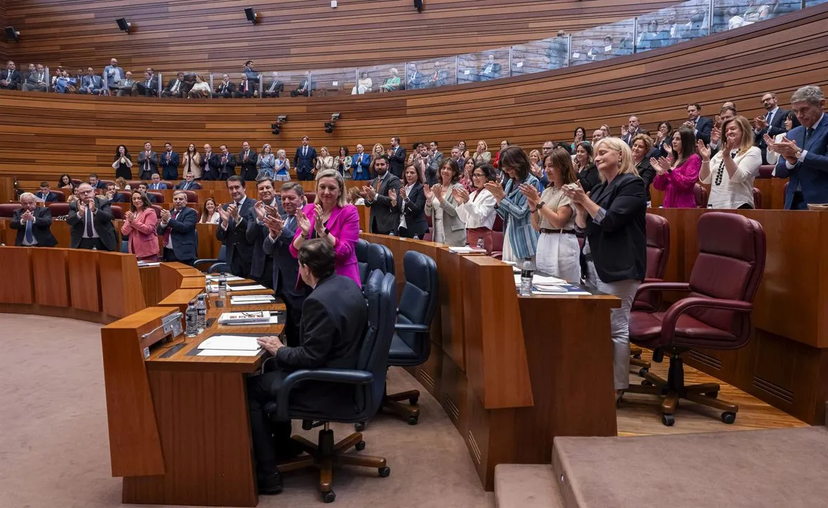 Mañueco, investido presidente de la Junta para un tercer mandato con los votos de PP y Vox