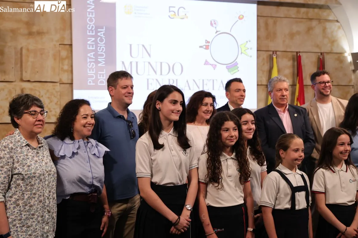 Presentación en la Universidad Pontificia de Salamanca del musical 'Un mundo en planetas'. Foto de David Sañudo