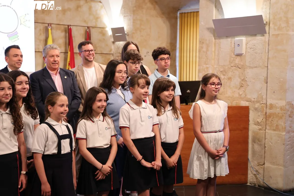 Presentación en la Universidad Pontificia de Salamanca del musical 'Un mundo en planetas'. Foto de David Sañudo