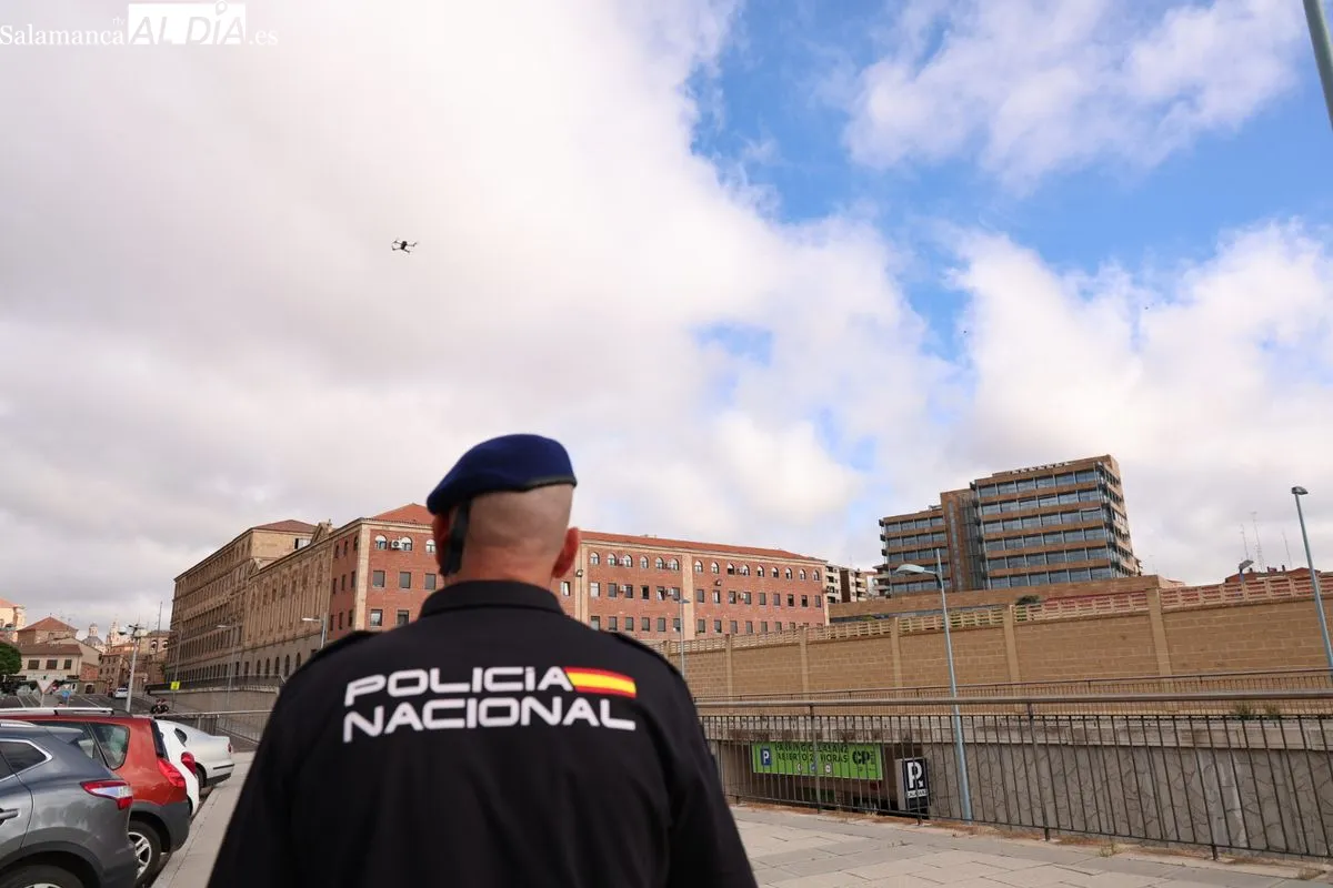 Dron con IA donado por Caja Rural de Salamanca a la Policía Nacional en Salamanca, capaz de reconocer personas. Foto de David Sañudo