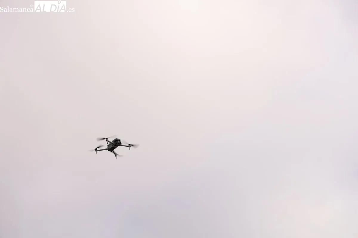 Dron con IA donado por Caja Rural de Salamanca a la Policía Nacional en Salamanca, capaz de reconocer personas. Foto de David Sañudo