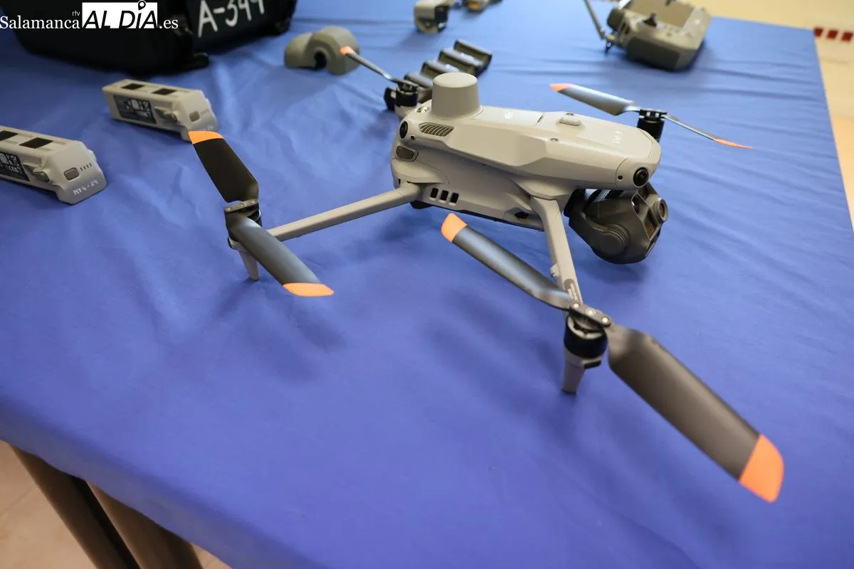 Dron con IA donado por Caja Rural de Salamanca a la Policía Nacional en Salamanca, capaz de reconocer personas. Foto de David Sañudo