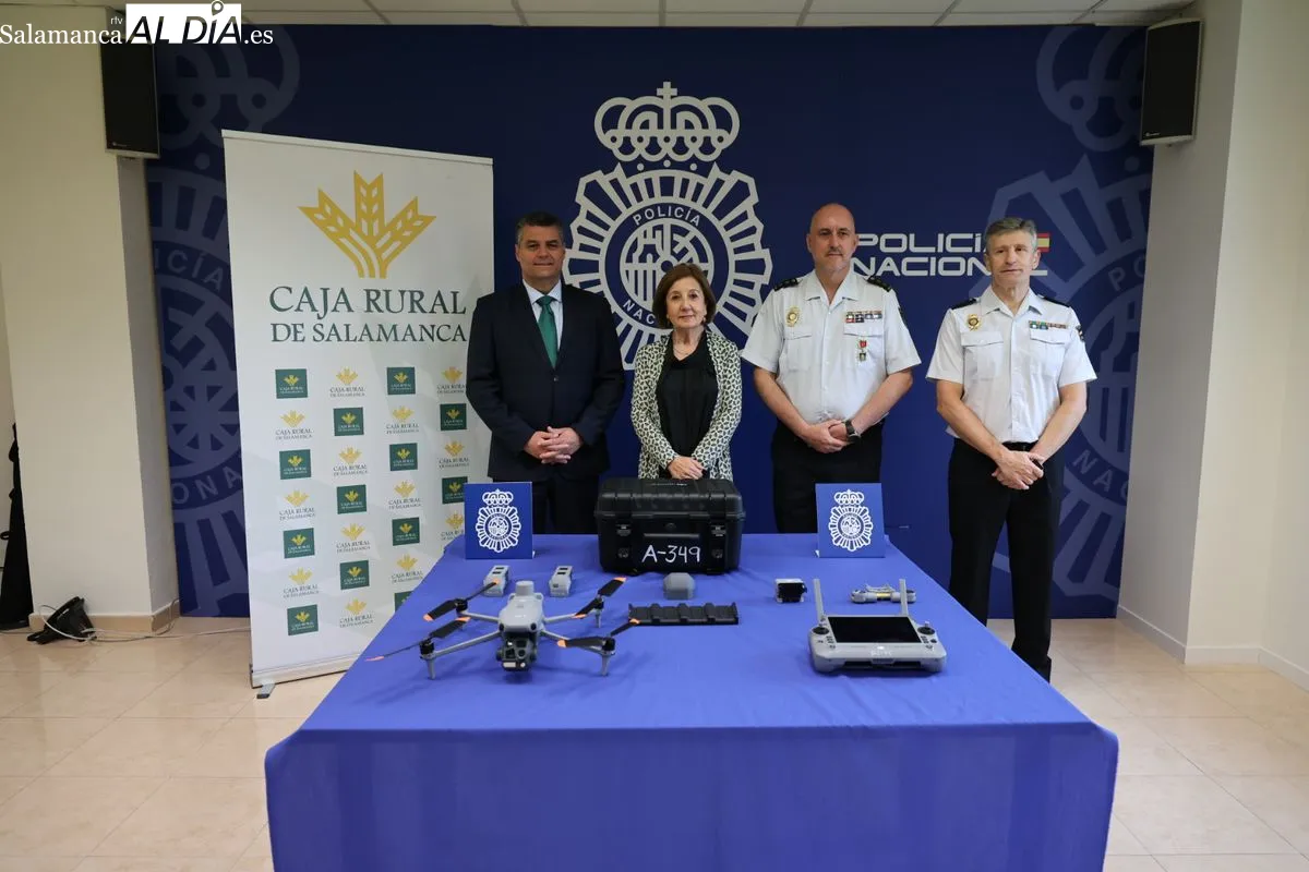 Dron con IA donado por Caja Rural de Salamanca a la Policía Nacional en Salamanca, capaz de reconocer personas. Foto de David Sañudo