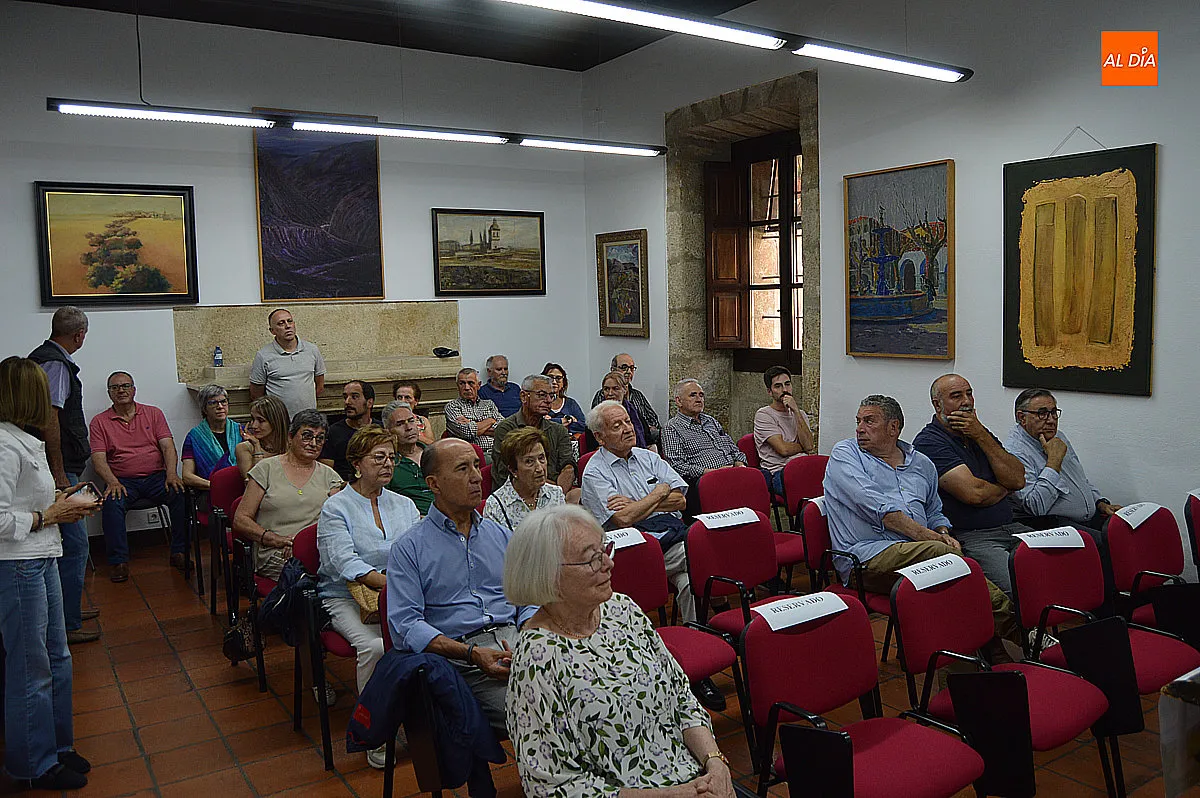 Presentación del libro en la Casa de la Cultura de Ángel Iglesias Ovejero 