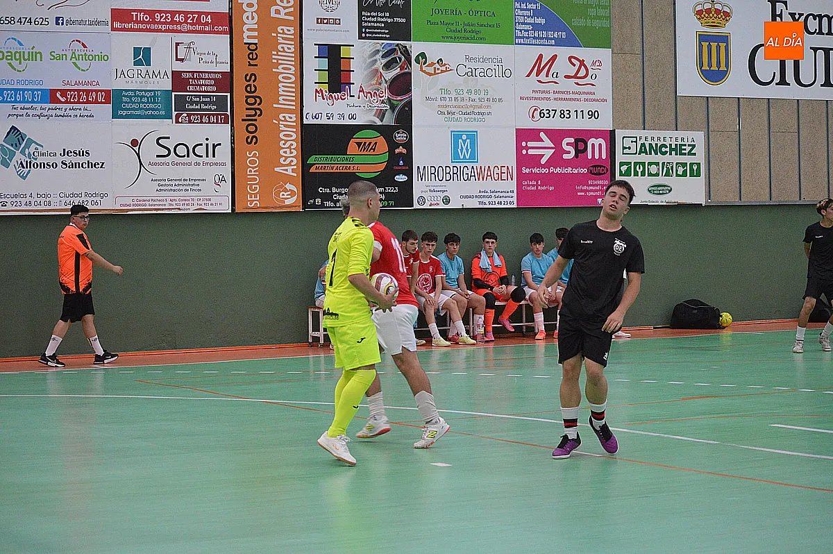 Foto 10 - El II Torneo de F&uacute;tbol Sala de Ciudad Rodrigo arranc&oacute; con una intensa jornada de 13 partidos