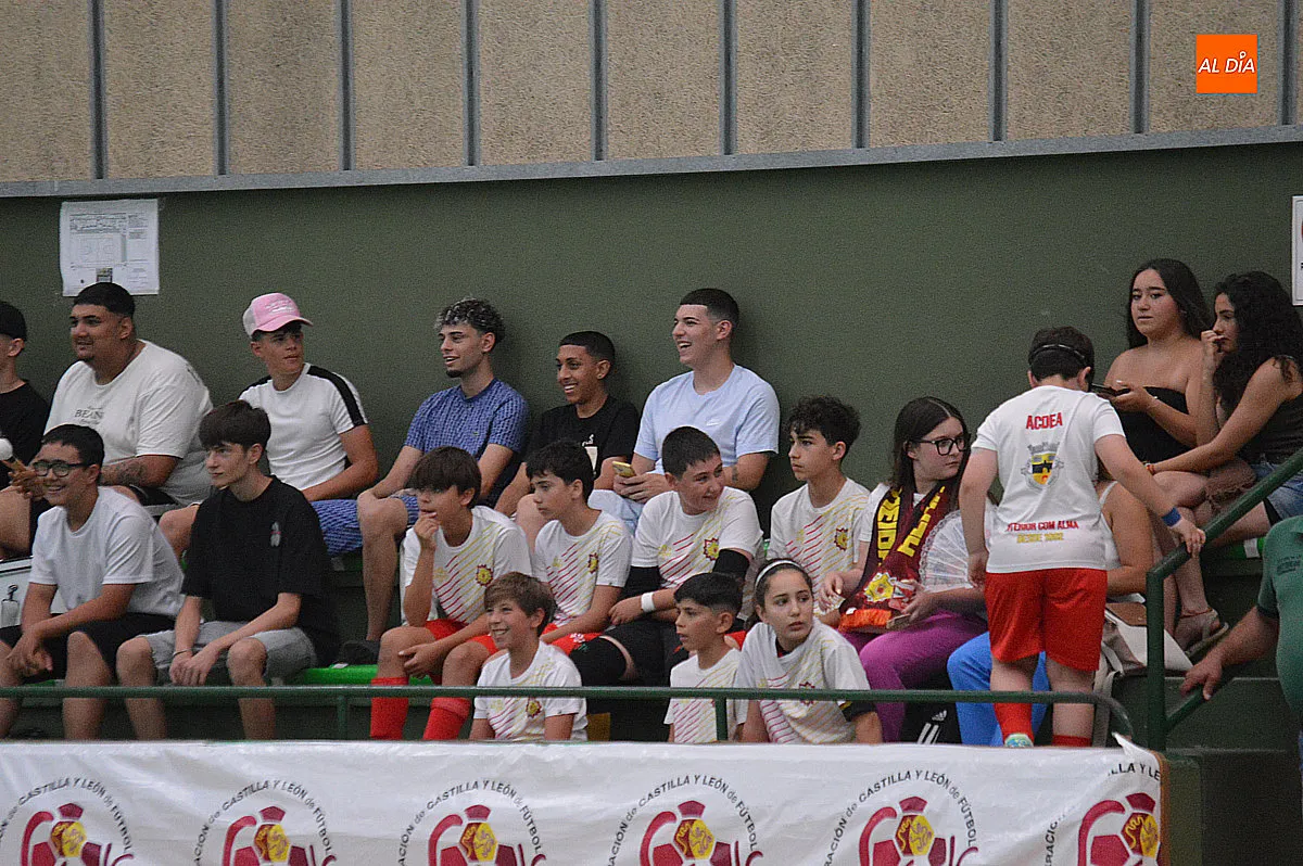 Foto 11 - El II Torneo de F&uacute;tbol Sala de Ciudad Rodrigo arranc&oacute; con una intensa jornada de 13 partidos