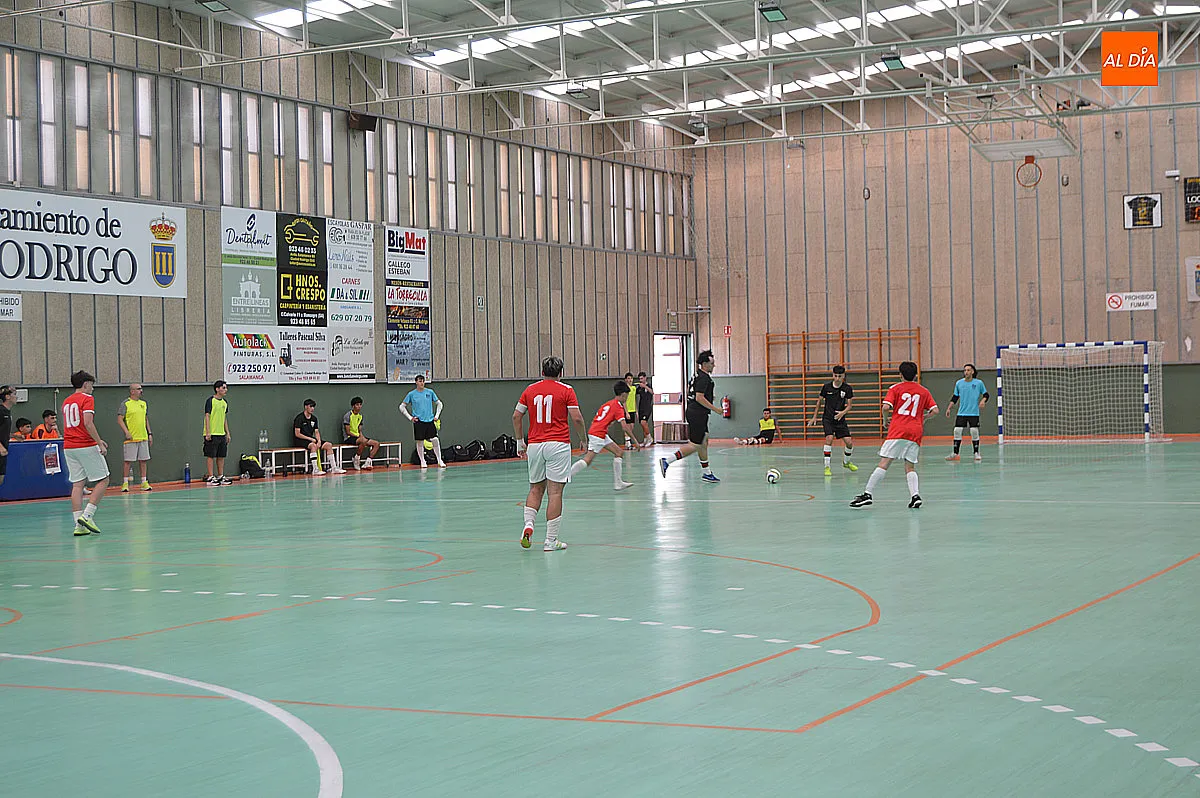 Foto 2 - El II Torneo de F&uacute;tbol Sala de Ciudad Rodrigo arranc&oacute; con una intensa jornada de 13 partidos