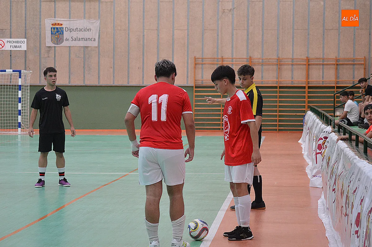 Foto 3 - El II Torneo de F&uacute;tbol Sala de Ciudad Rodrigo arranc&oacute; con una intensa jornada de 13 partidos