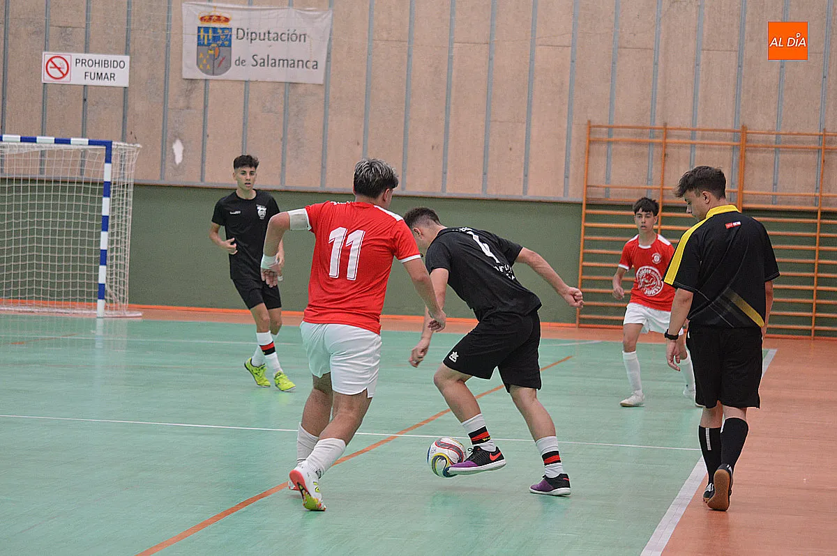 Foto 4 - El II Torneo de F&uacute;tbol Sala de Ciudad Rodrigo arranc&oacute; con una intensa jornada de 13 partidos