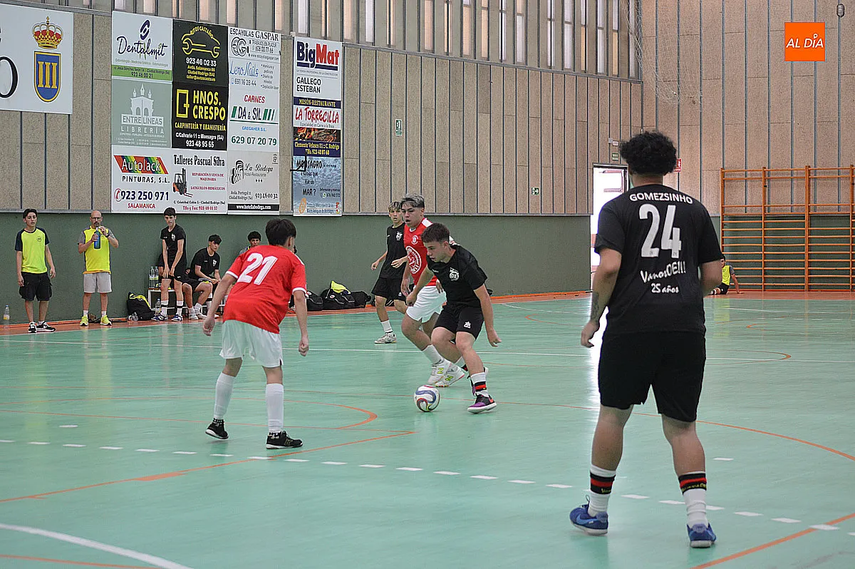 Foto 6 - El II Torneo de F&uacute;tbol Sala de Ciudad Rodrigo arranc&oacute; con una intensa jornada de 13 partidos