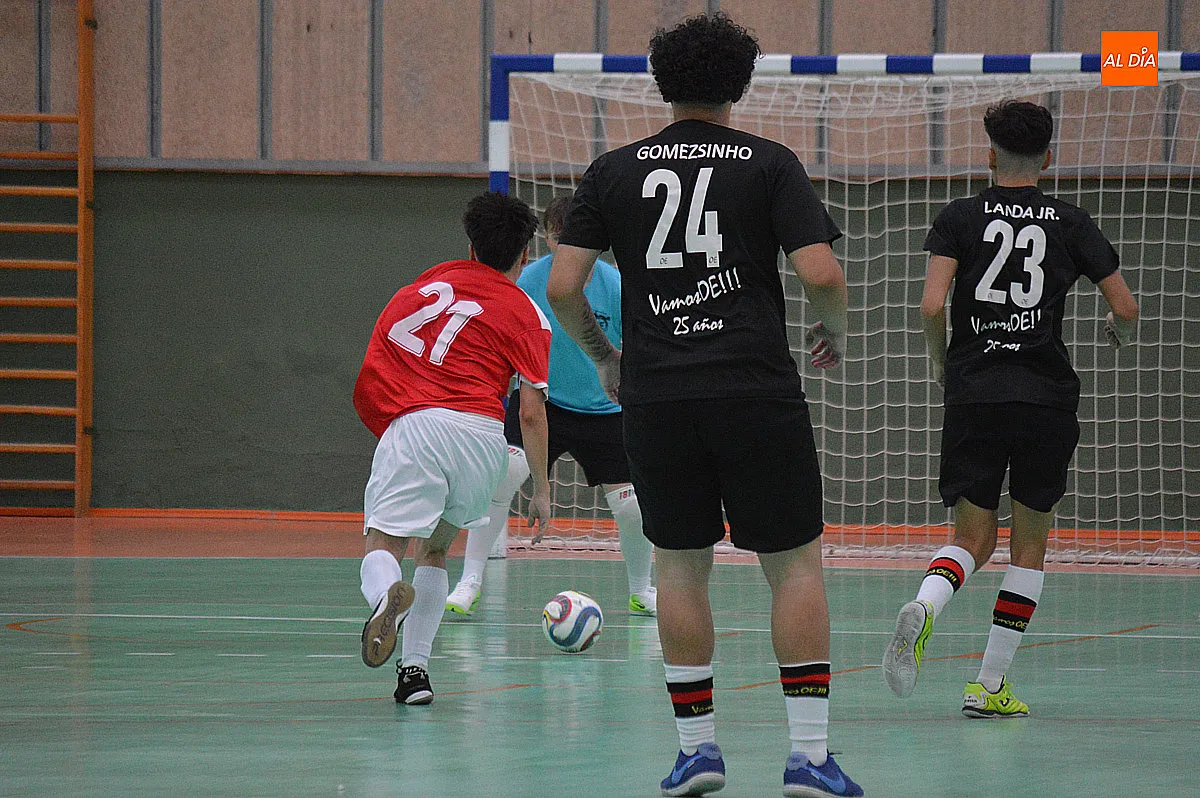 Foto 7 - El II Torneo de F&uacute;tbol Sala de Ciudad Rodrigo arranc&oacute; con una intensa jornada de 13 partidos