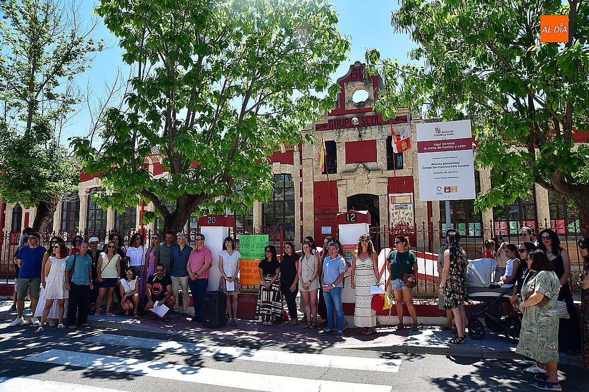 Foto 7 - Protesta en el CEIP San Francisco por la p&eacute;rdida del maestro de apoyo de infantil 
