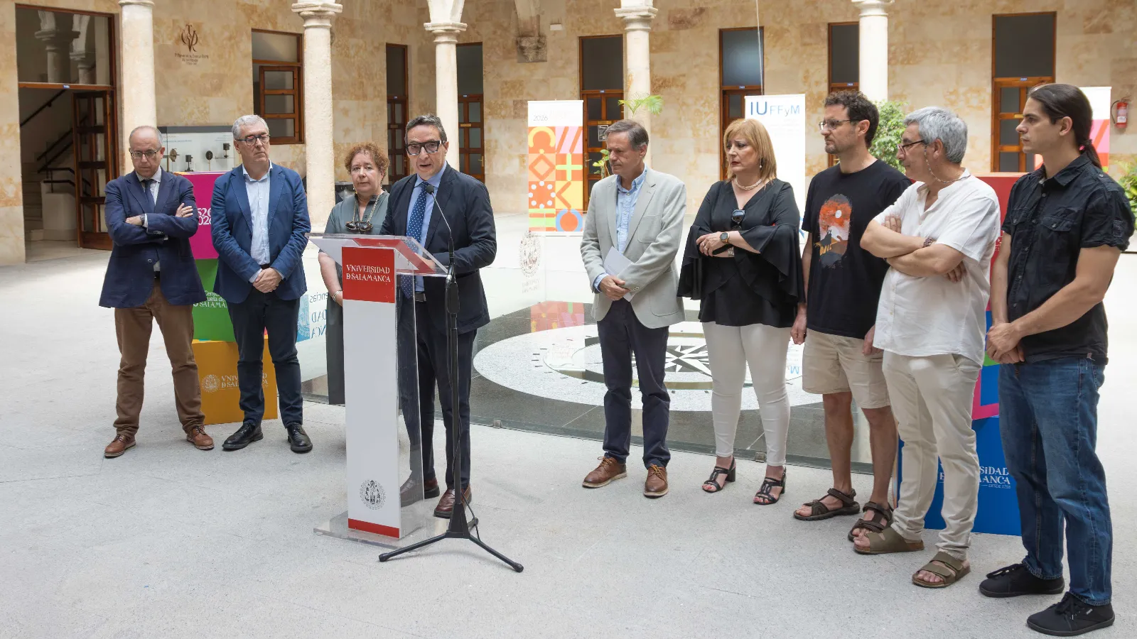 La Universidad de Salamanca homenajea a Domingo de Soto con un vítor en la Facultad de Ciencias. Fotos USAL