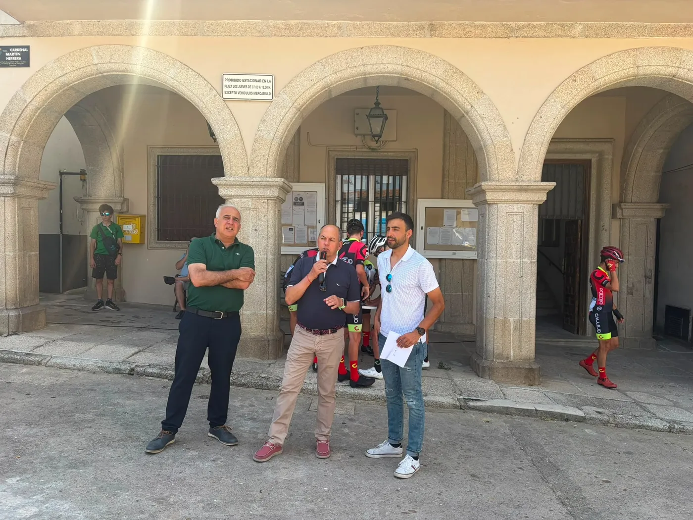 Salida en Aldeadávila de la Challenge Ciclista a Salamanca Junior