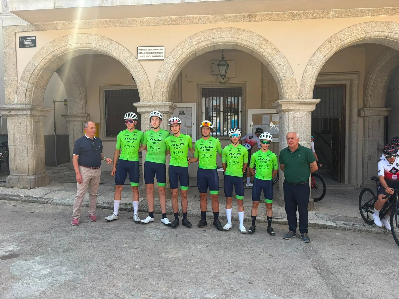 Salida en Aldeadávila de la Challenge Ciclista a Salamanca Junior