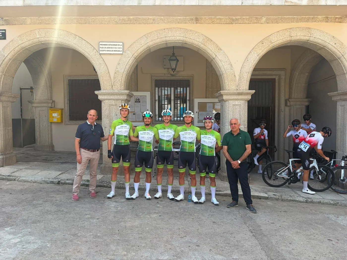 Salida en Aldeadávila de la Challenge Ciclista a Salamanca Junior