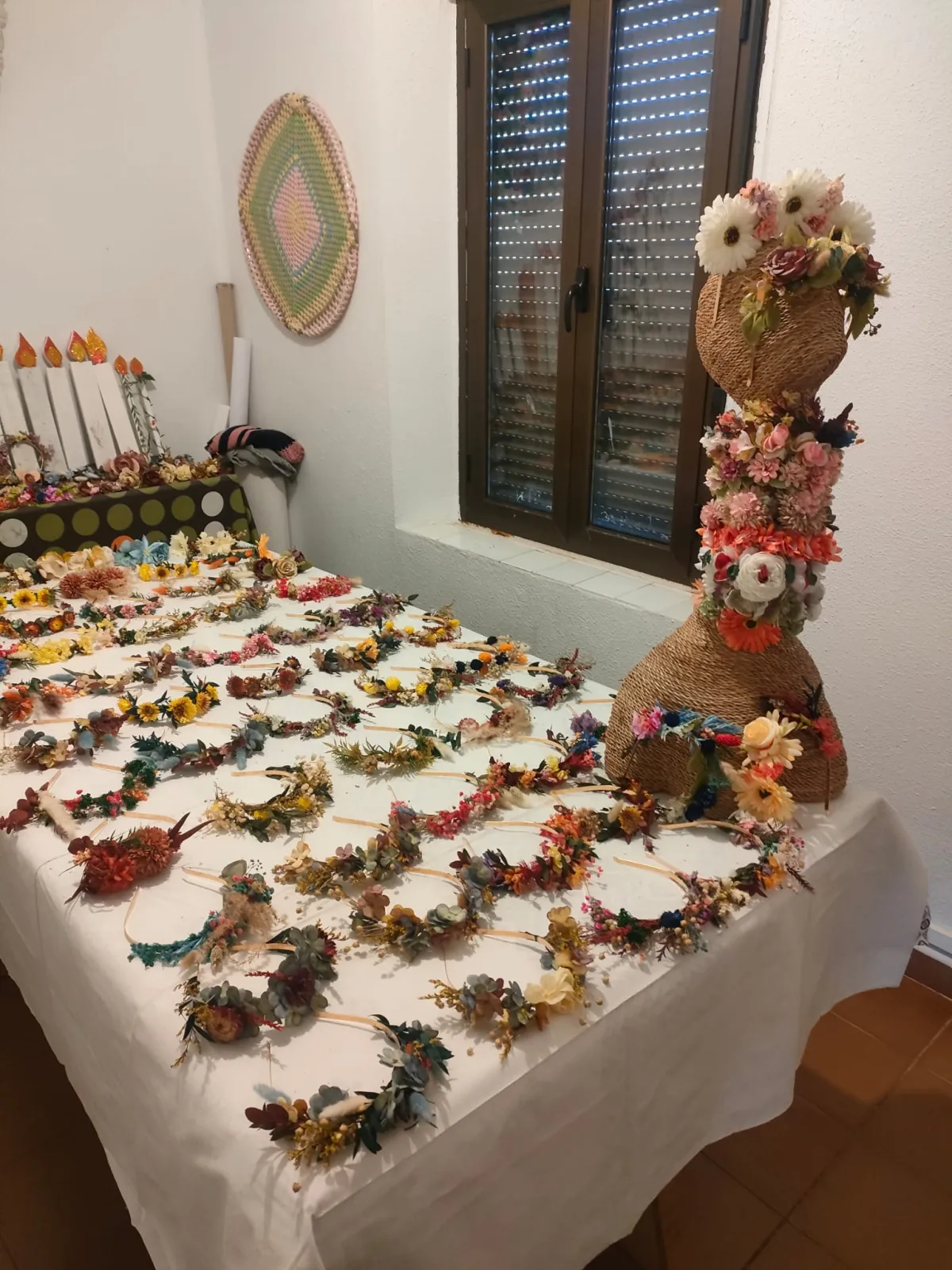 Flores preservadas contra el cáncer: la iniciativa de las Damajuanas de Fuenteguinaldo