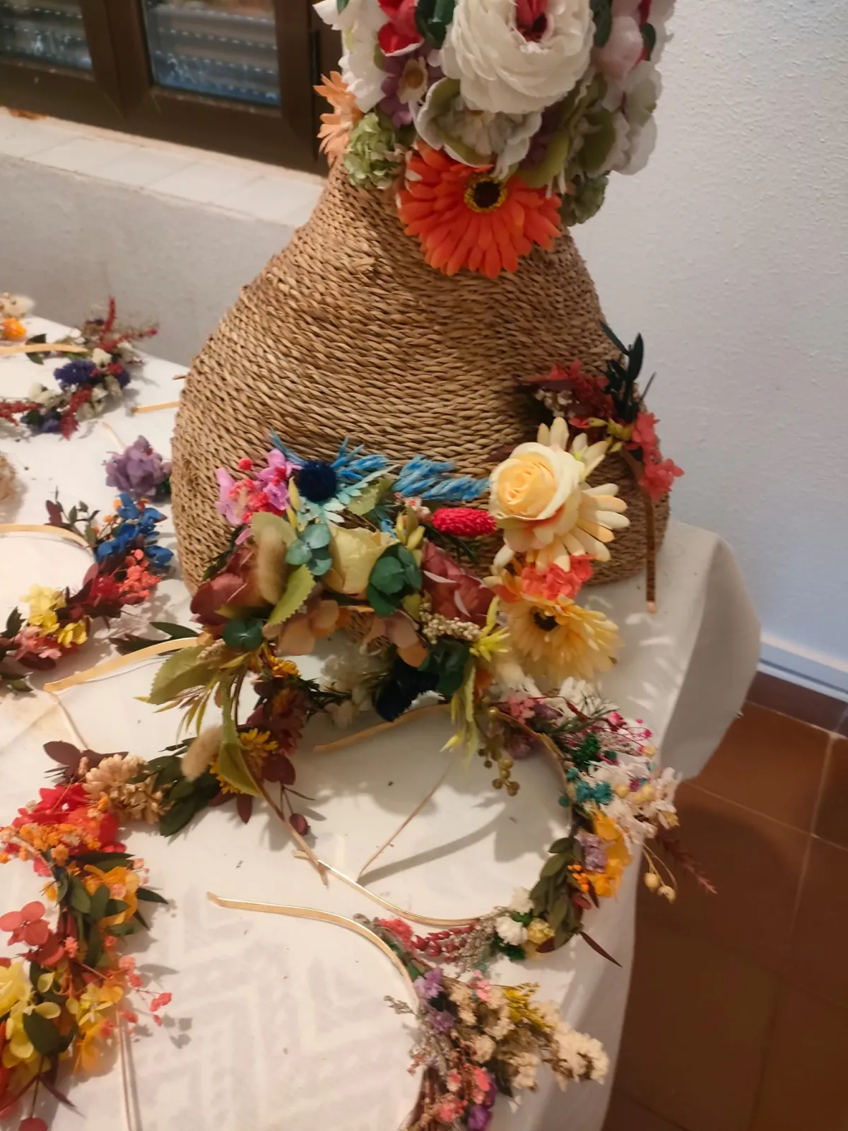 Flores preservadas contra el cáncer: la iniciativa de las Damajuanas de Fuenteguinaldo