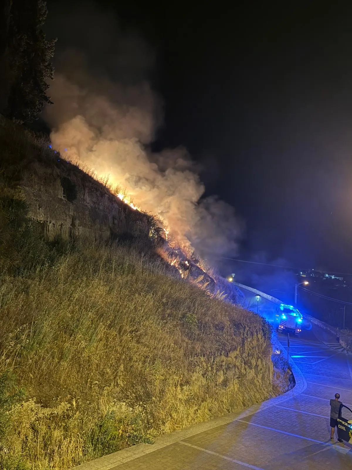 Fuego en el foso del Parador de Ciudad Rodrigo