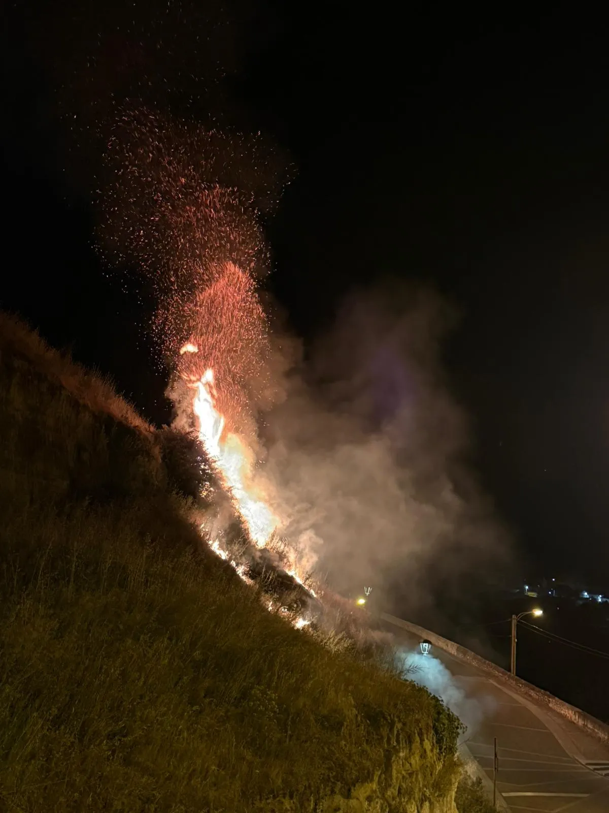 Fuego en el foso del Parador de Ciudad Rodrigo