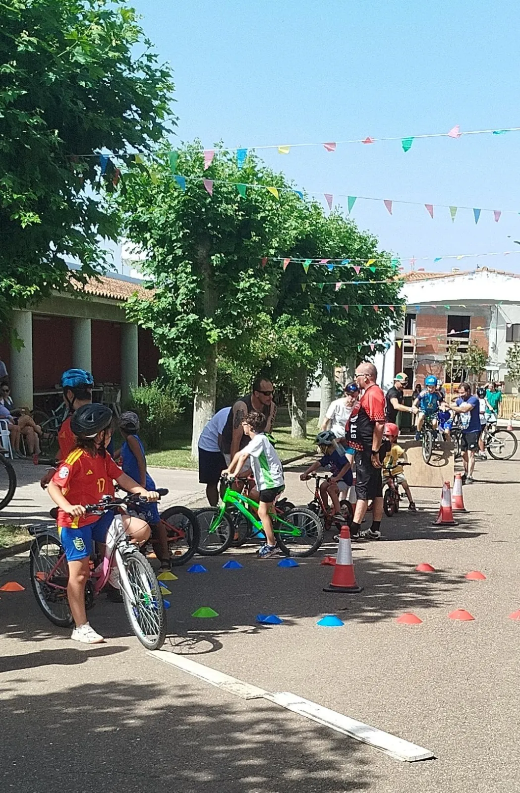Sanjuanejo despide sus fiestas de San Juan con paella