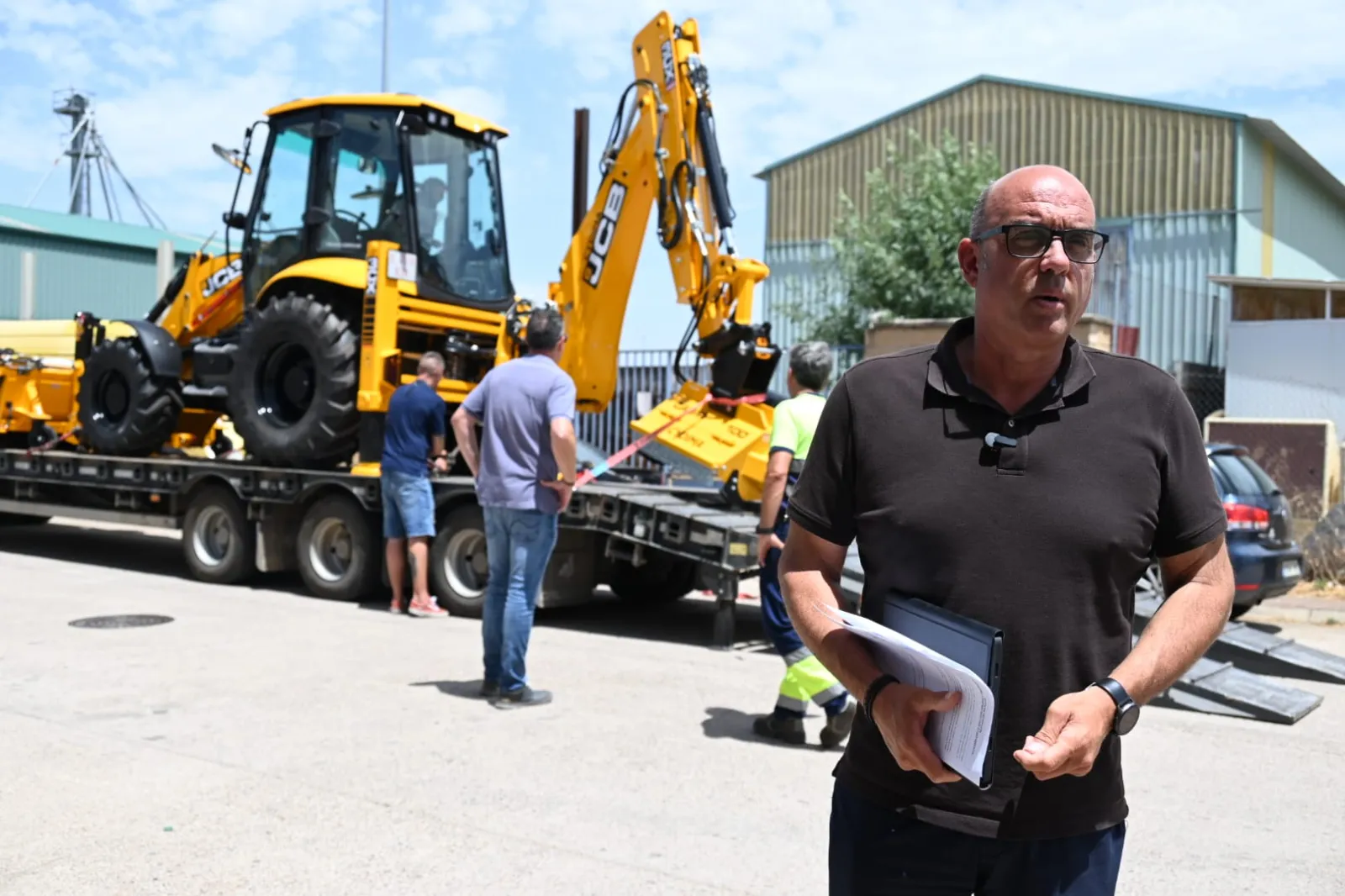 Foto 2 - El Ayuntamiento de Ciudad Rodrigo adquiere una retroexcavadora por 169.000 euros