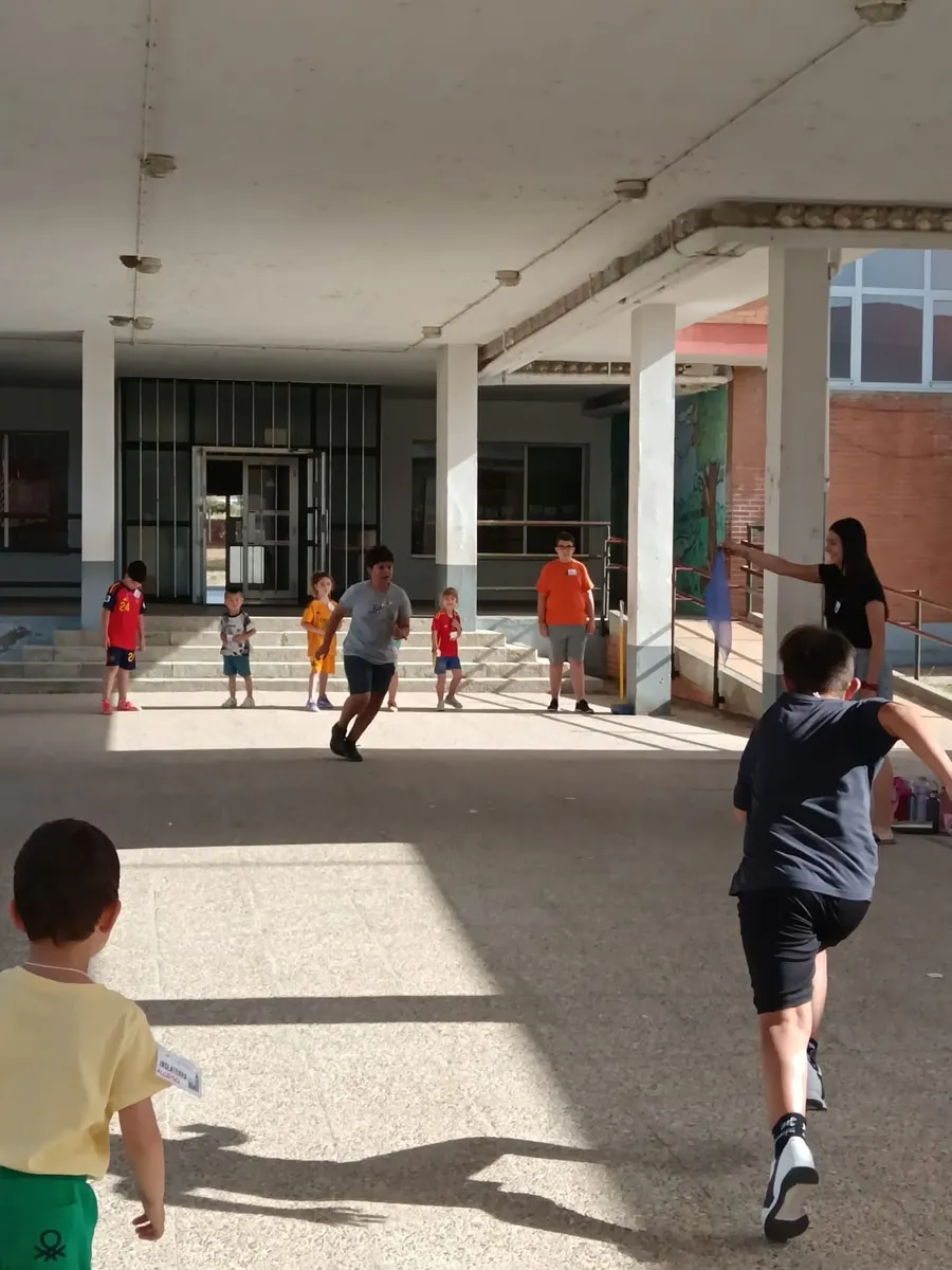 Divertida yincana fin de curso en el CEIP Manuel Moreno Blanco de Vitigudino 