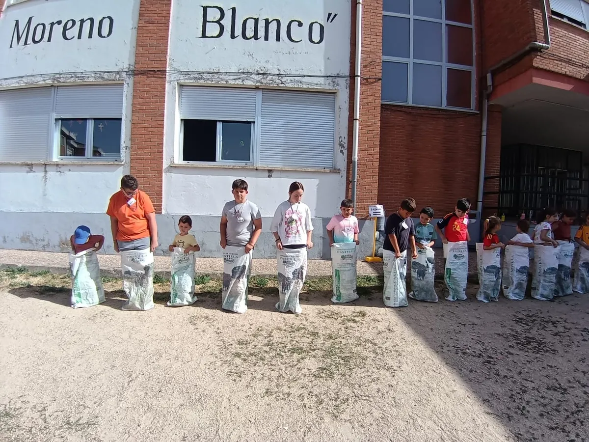 Divertida yincana fin de curso en el CEIP Manuel Moreno Blanco de Vitigudino 