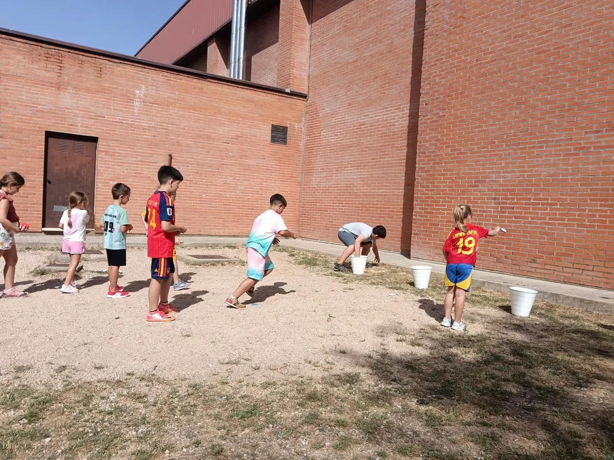 Divertida yincana fin de curso en el CEIP Manuel Moreno Blanco de Vitigudino 