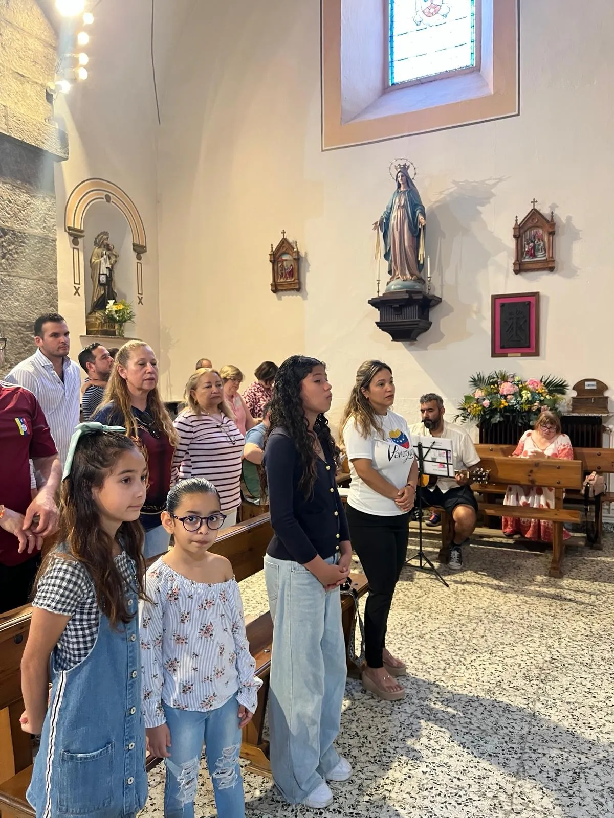 Foto 2 - La colonia venezolana y los ni&ntilde;os de Ciudad Rodrigo se unen por las v&iacute;ctimas del se&iacute;smo