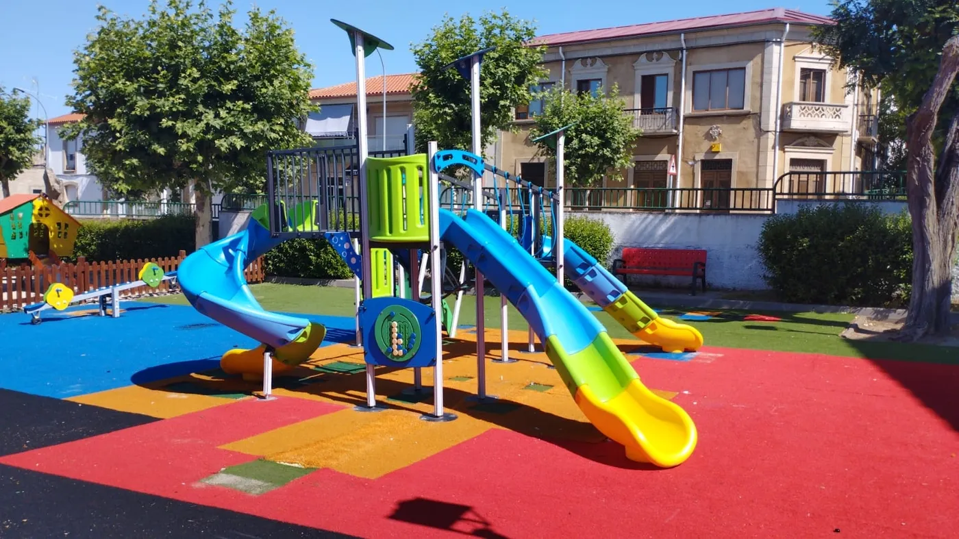 Lumbrales renueva su parque infantil con nuevos juegos