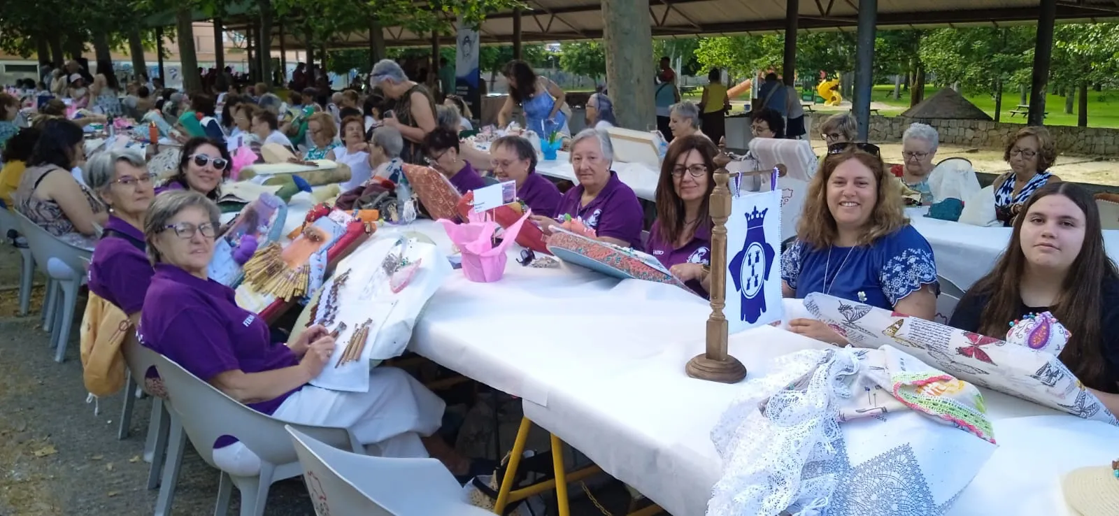 Foto 3 - Las encajeras pe&ntilde;arandinas dejan huella y sonrisas en un gran encuentro en &Aacute;vila