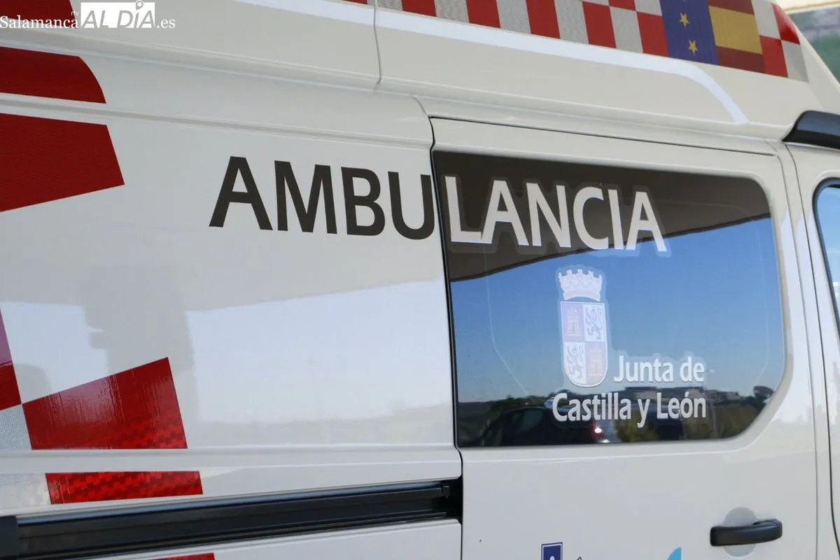 Foto de archivo de una ambulancia en Salamanca