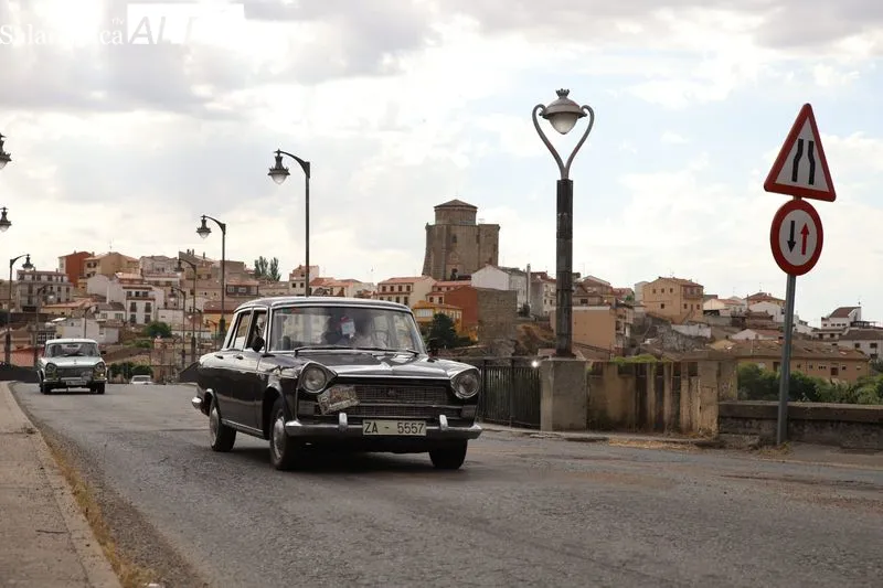 Foto 12 - Joyas sobre ruedas: el motor hist&oacute;rico toma las calles de Alba de Tormes con AutoRetro