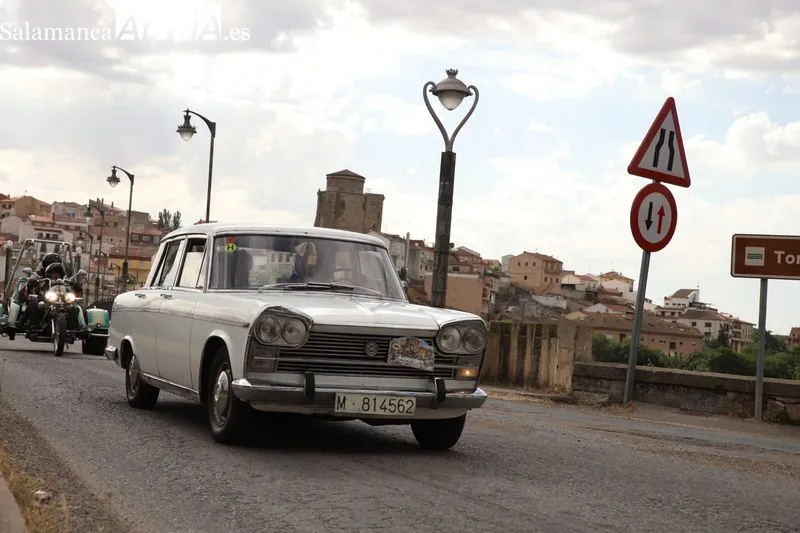 Foto 16 - Joyas sobre ruedas: el motor hist&oacute;rico toma las calles de Alba de Tormes con AutoRetro