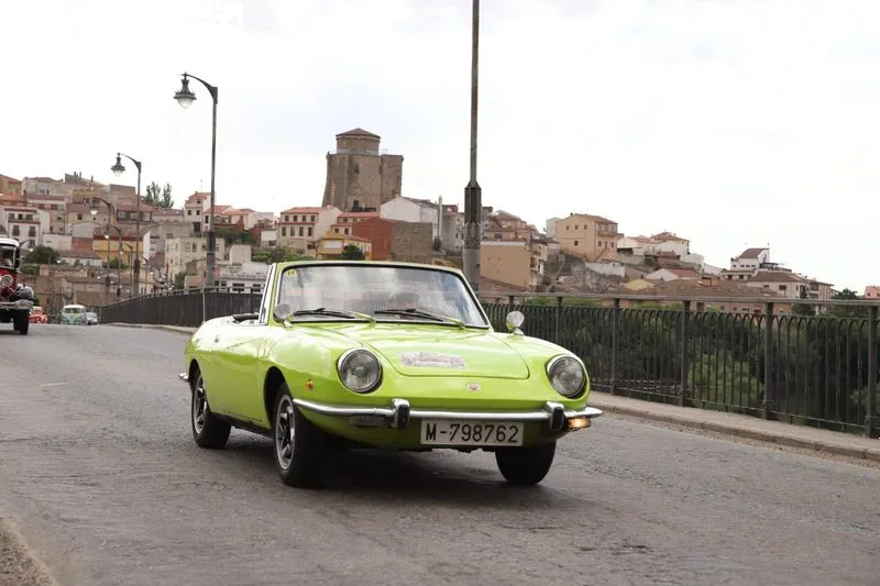 Foto 4 - Joyas sobre ruedas: el motor hist&oacute;rico toma las calles de Alba de Tormes con AutoRetro