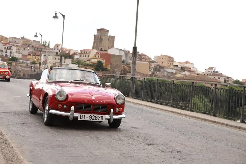 Foto 6 - Joyas sobre ruedas: el motor hist&oacute;rico toma las calles de Alba de Tormes con AutoRetro